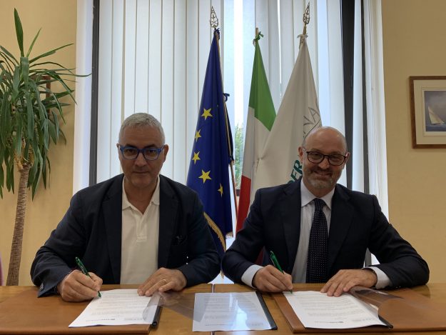 <span class='p-name'>Firma Accordo_Cuzzilla_Pimpinella_15 ott</span>