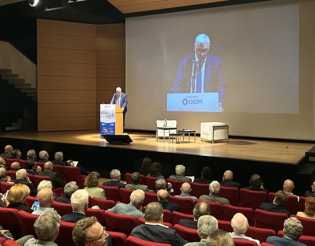 <span class='p-name'>foto_cida</span>